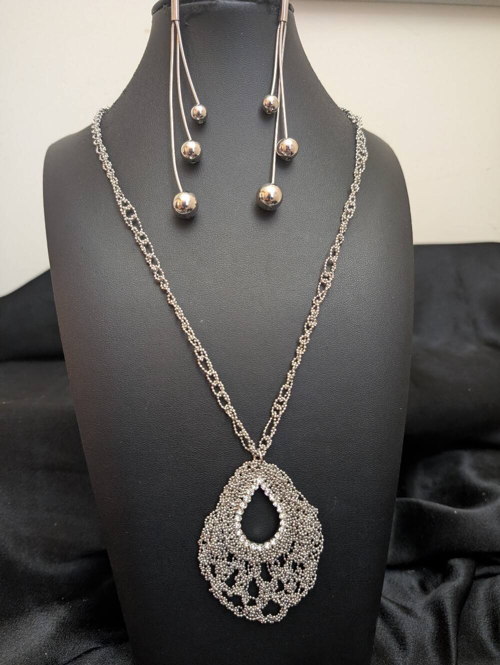 #20. Vintage Lace Chain Maille Pendant Necklace With Art Deco Earrings
